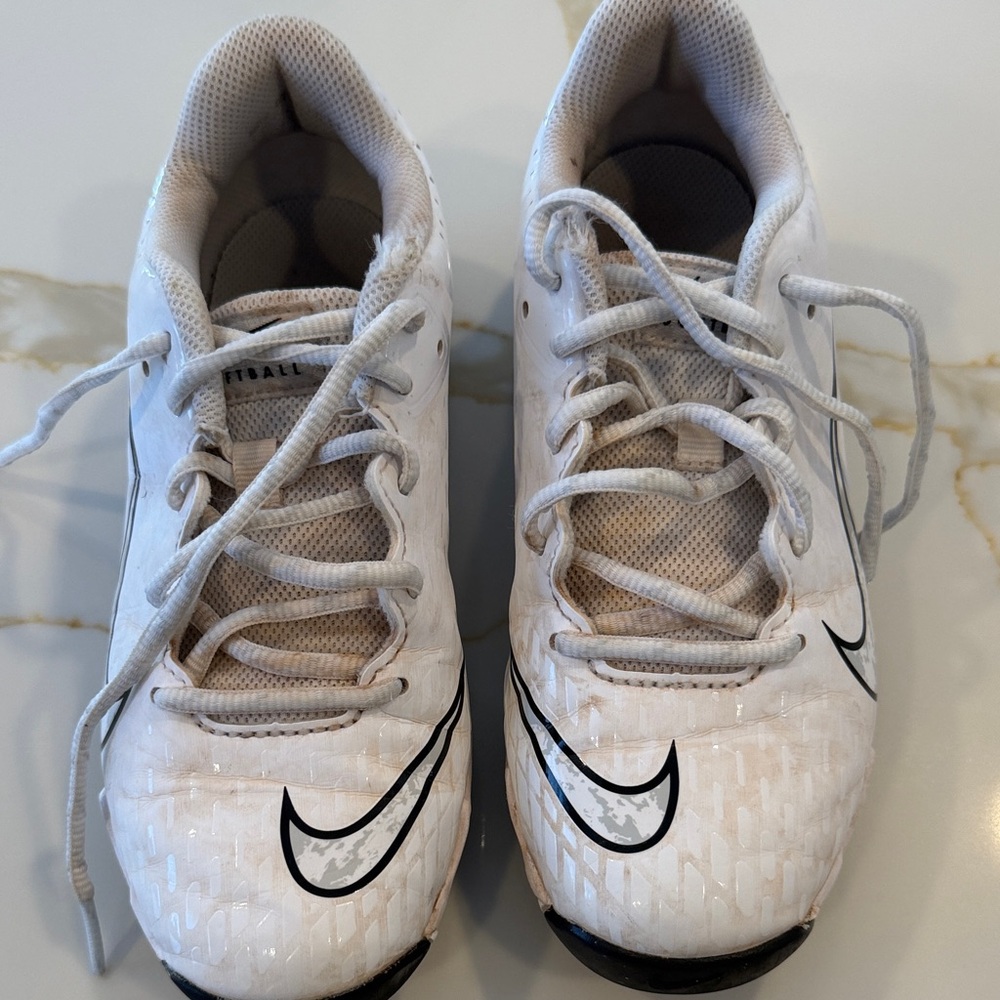 Nike Kids White and Black Baseball/Softball Cleats - Picture 2 of 6